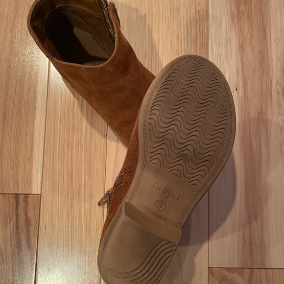 Cat and Jack Brown booties - Picture 2 of 2
